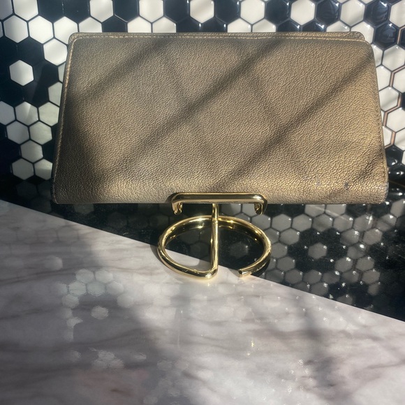 Chanel Vintage Metallic Gold Bifold Wallet - Picture 2 of 13